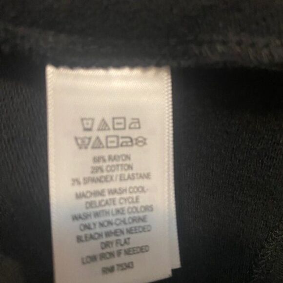 Tahari Black Knit 3 button front pockets blazer, size 1X - Picture 5 of 5